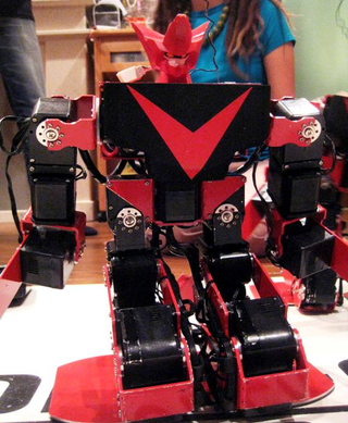 Illustration for article titled Girl Pilots Japanese Fighting Robot With Gundam Master/Slave Control Suit